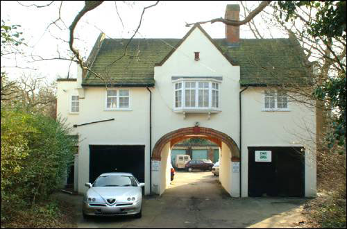 Denman Dr arch to garages